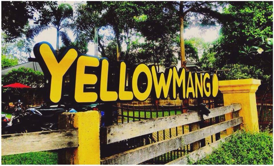 Yellow Mango-ป้ายร้านโดดเด่น