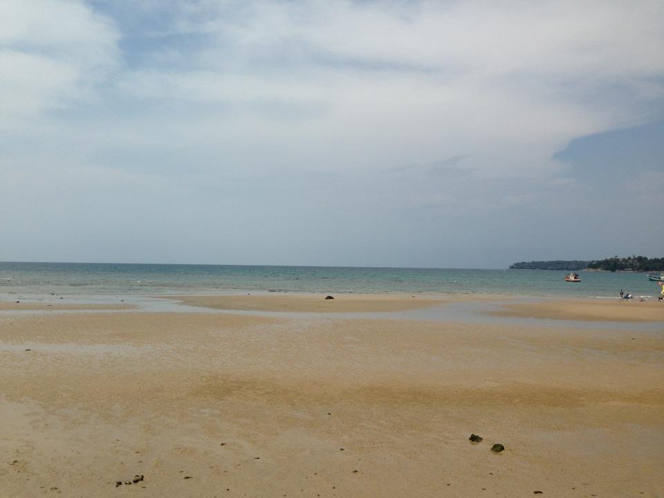 หาดกมลา -ชายหาด