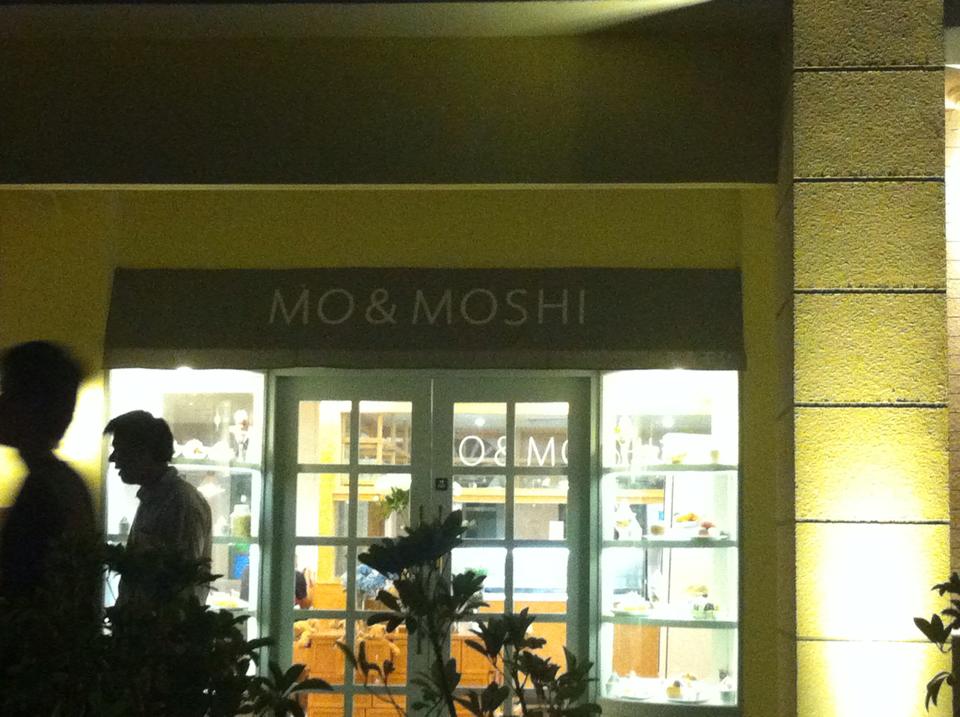 บริเวณหน้าร้านMo&Moshi