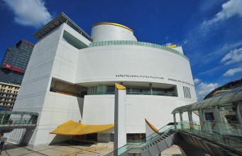 หอศิลปวัฒนธรรมแห่งกรุงเทพมหานคร-ภายนอกอาคาร
