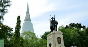 10 ที่เที่ยวฮิตในสุพรรณบุรี-พระบรมราชานุสรณ์ดอนเจดีย์